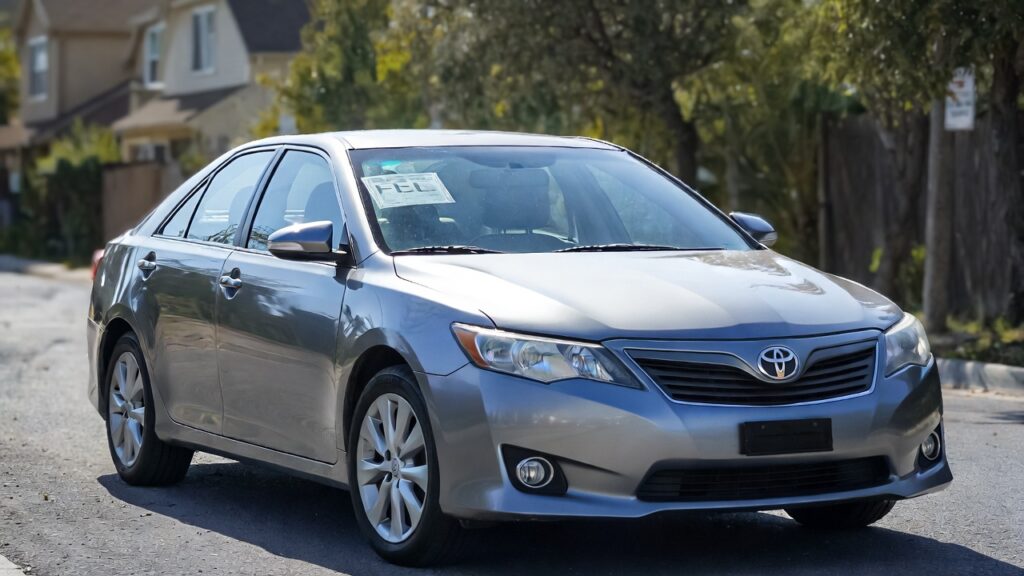 2011 Toyota Camry XLE reviewed by buyer at used car lot