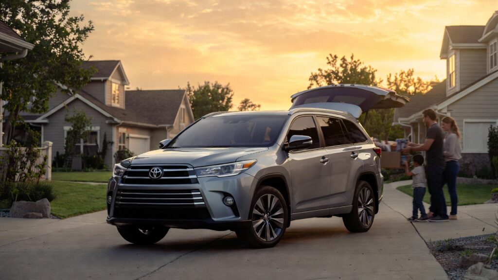 2014 Toyota Highlander redesigned third generation midsize SUV exterior view